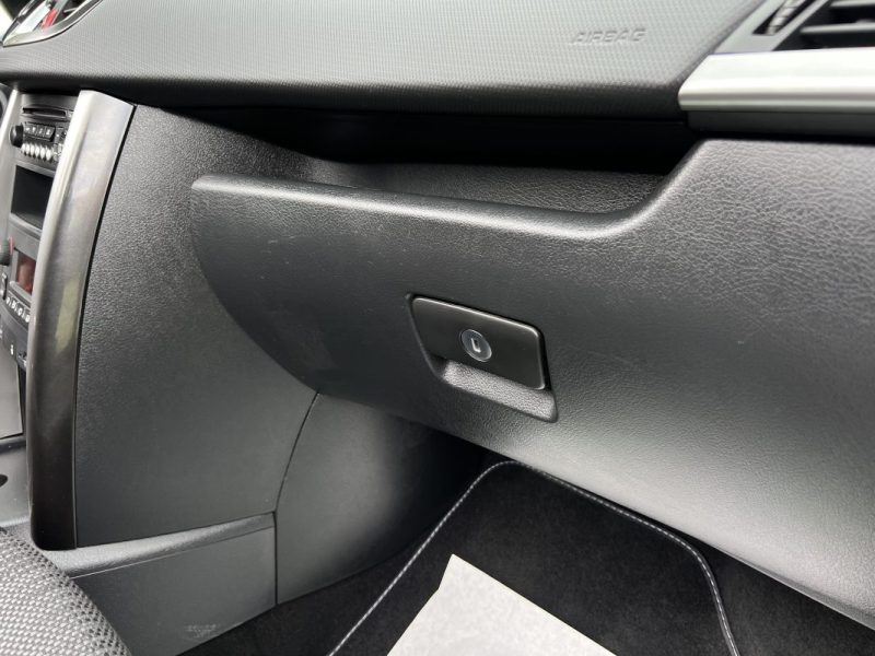 PEUGEOT 207 CC PHASE 2 CABRIOLET SPORT PACK 1.6 VTI 120 Cv 49 400 Kms CRIT AIR 1 - GARANTIE 1 AN