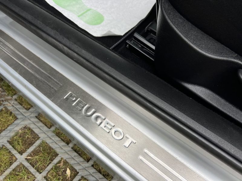 PEUGEOT 207 CC PHASE 2 CABRIOLET SPORT PACK 1.6 VTI 120 Cv 49 400 Kms CRIT AIR 1 - GARANTIE 1 AN