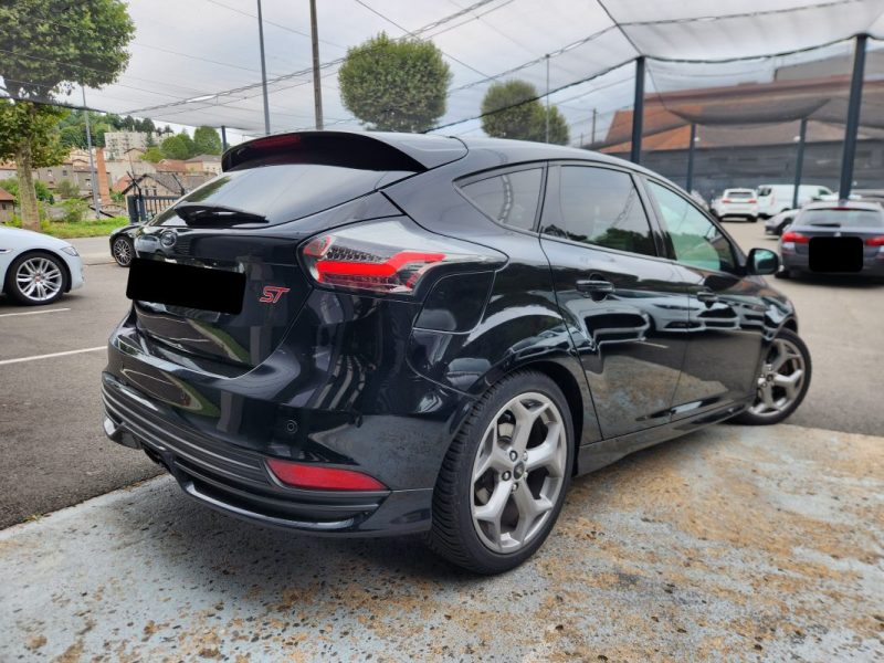 Ford Focus 2017 2.0 250 ST*RECARO*GPS*XENON