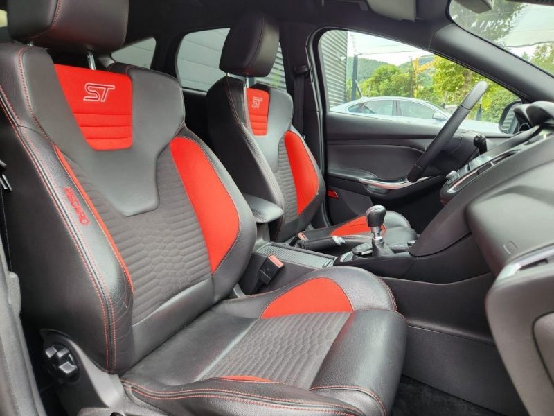 Ford Focus 2017 2.0 250 ST*RECARO*GPS*XENON