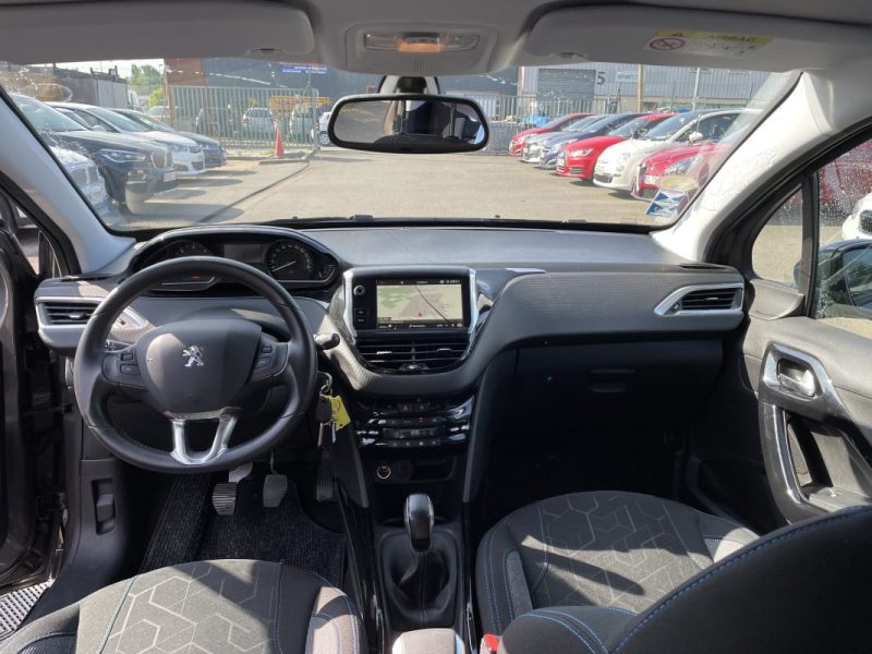 PEUGEOT 2008 1.5 BLUE HDI 100 cv Signature