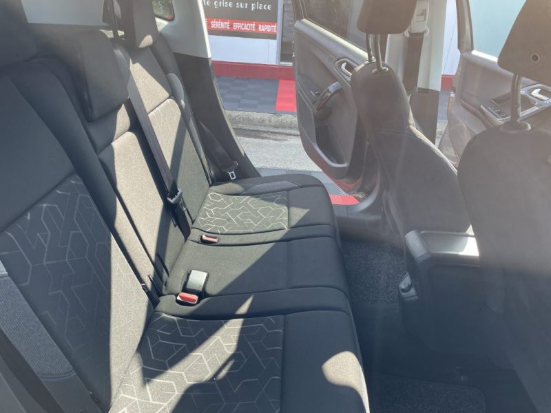 PEUGEOT 2008 1.5 BLUE HDI 100 cv Signature