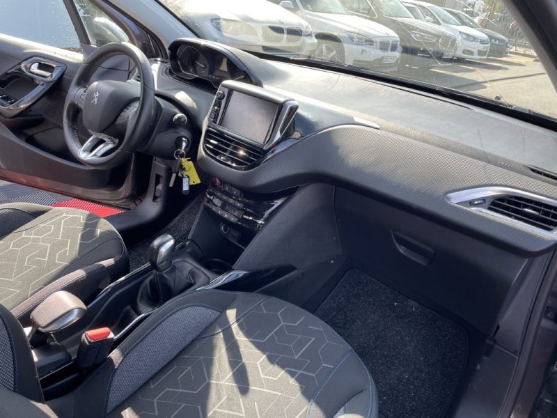 PEUGEOT 2008 1.5 BLUE HDI 100 cv Signature