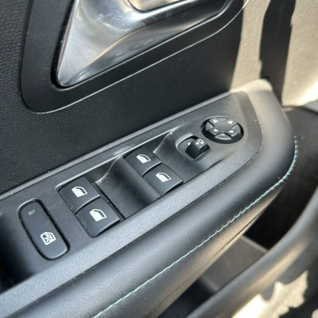 PEUGEOT 208 1.5 BLUE HDI 100 cv ALLURE Garantie 12 mois