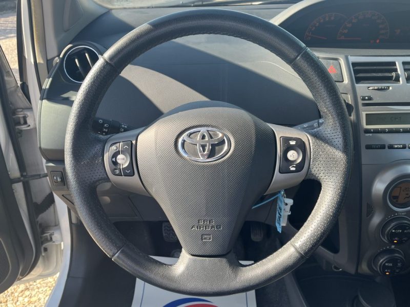 TOYOTA YARIS 2011