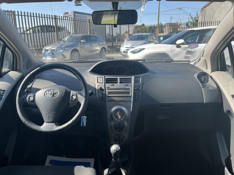 TOYOTA YARIS 2011