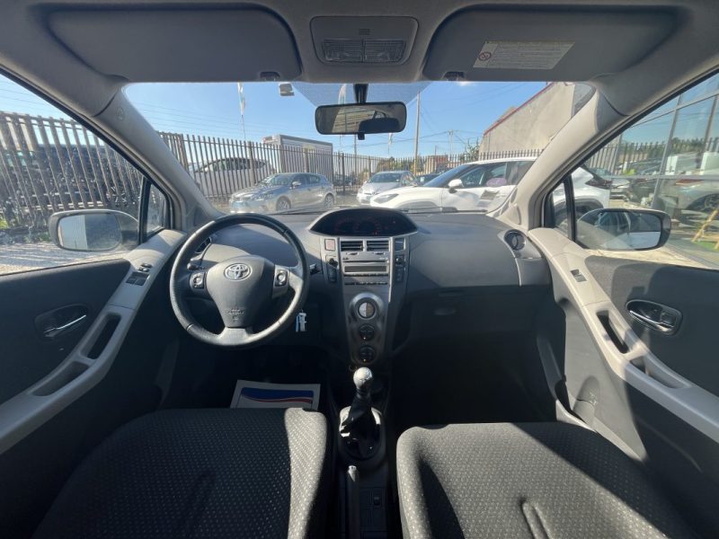 TOYOTA YARIS 2011