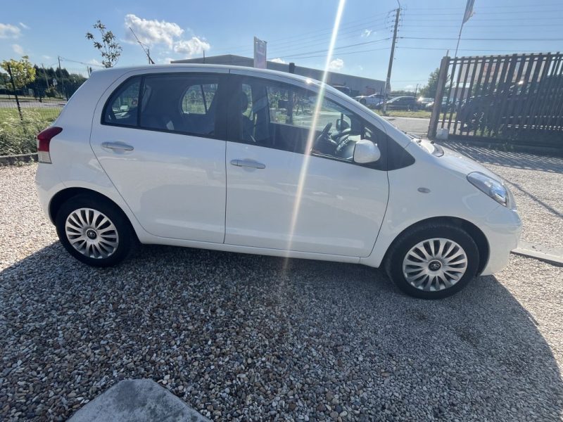 TOYOTA YARIS 2011