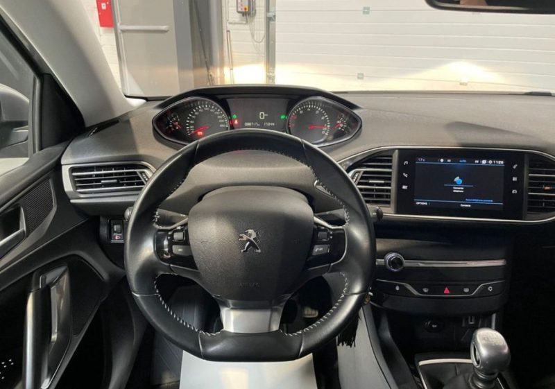 PEUGEOT 308 1.2 PureTech 110ch Style BVM6 / Distribution Neuve