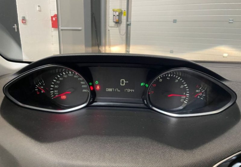 PEUGEOT 308 1.2 PureTech 110ch Style BVM6 / Distribution Neuve