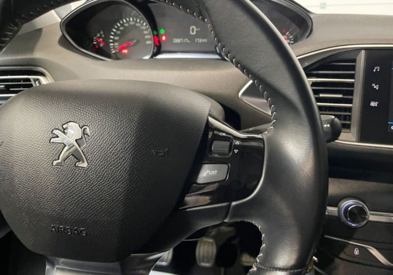 PEUGEOT 308 1.2 PureTech 110ch Style BVM6 / Distribution Neuve