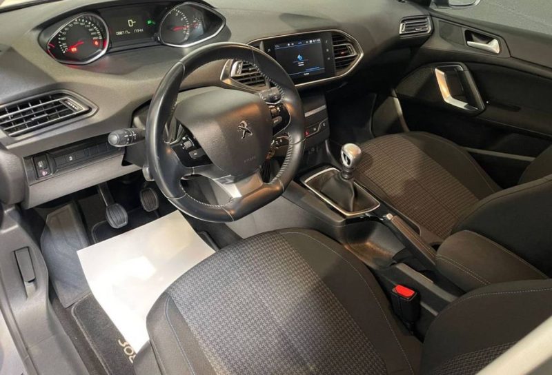 PEUGEOT 308 1.2 PureTech 110ch Style BVM6 / Distribution Neuve