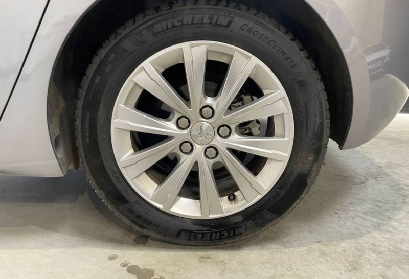 PEUGEOT 308 1.2 PureTech 110ch Style BVM6 / Distribution Neuve