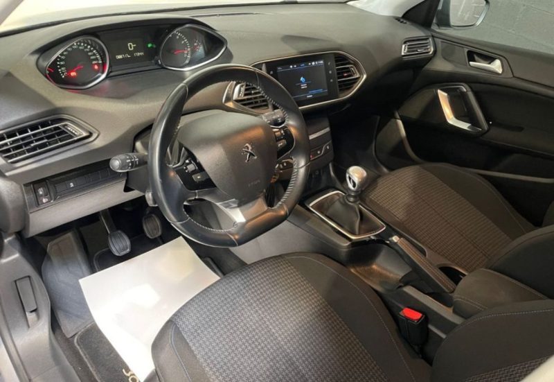 PEUGEOT 308 1.2 PureTech 110ch Style BVM6 / Distribution Neuve