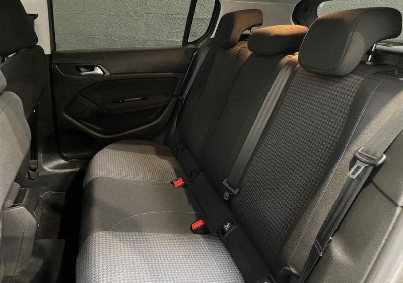 PEUGEOT 308 1.2 PureTech 110ch Style BVM6 / Distribution Neuve