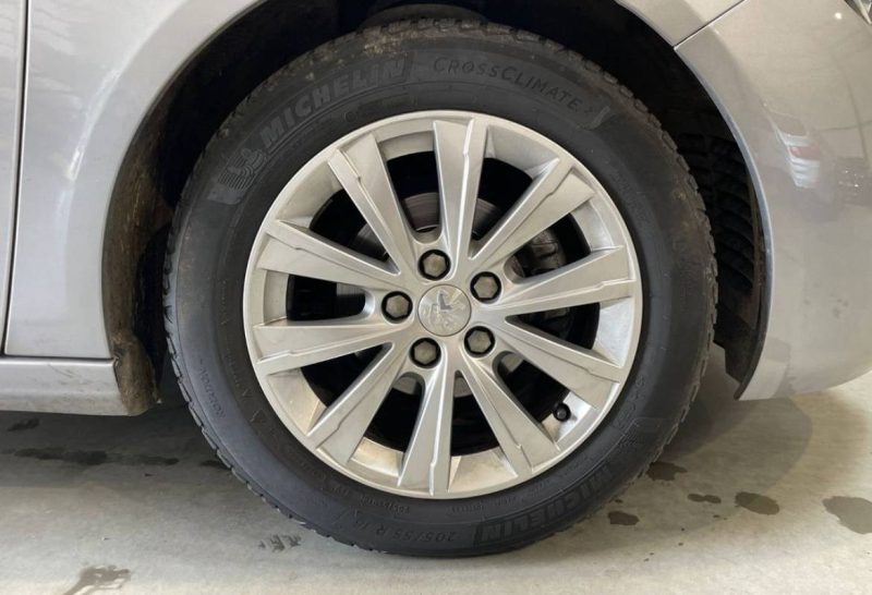 PEUGEOT 308 1.2 PureTech 110ch Style BVM6 / Distribution Neuve