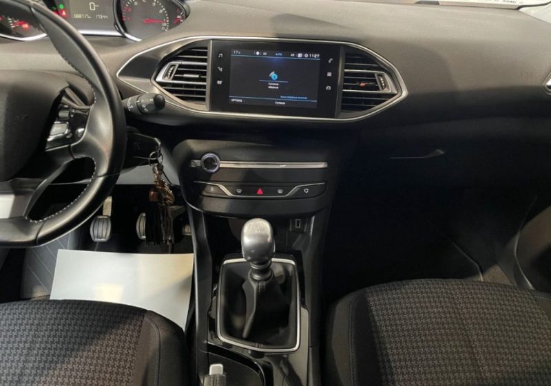 PEUGEOT 308 1.2 PureTech 110ch Style BVM6 / Distribution Neuve