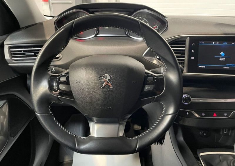 PEUGEOT 308 1.2 PureTech 110ch Style BVM6 / Distribution Neuve