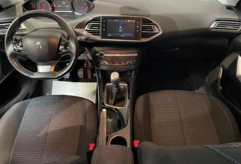 PEUGEOT 308 1.2 PureTech 110ch Style BVM6 / Distribution Neuve