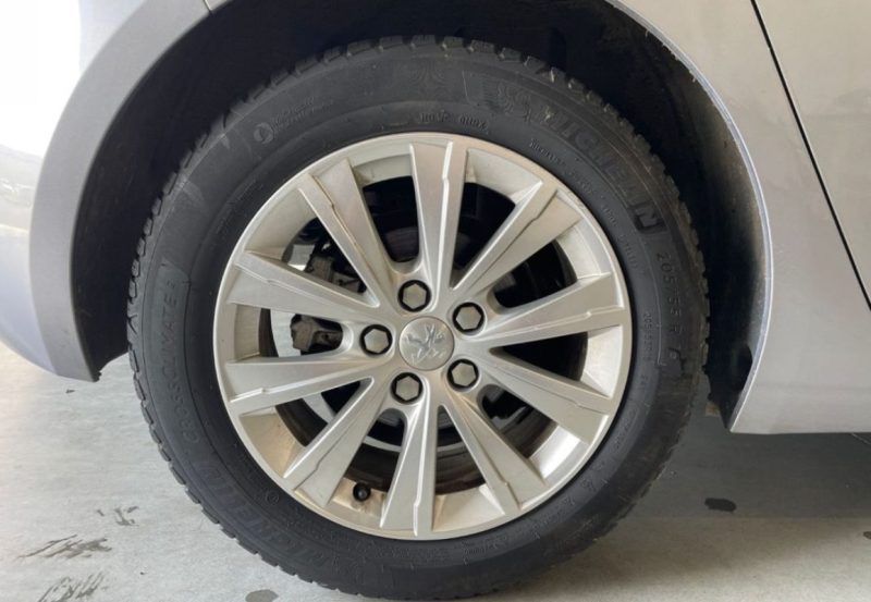 PEUGEOT 308 1.2 PureTech 110ch Style BVM6 / Distribution Neuve