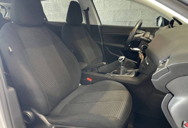PEUGEOT 308 1.2 PureTech 110ch Style BVM6 / Distribution Neuve