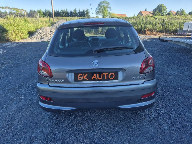 PEUGEOT 206 + 1.4 75cv urban 2009 157500 km 