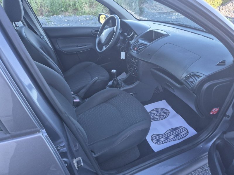 PEUGEOT 206 + 1.4 75cv urban 2009 157500 km 