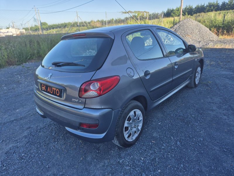 PEUGEOT 206 + 1.4 75cv urban 2009 157500 km 
