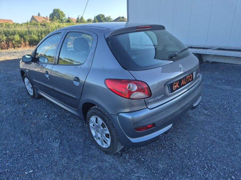 PEUGEOT 206 + 1.4 75cv urban 2009 157500 km 