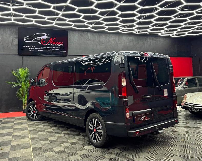 MINIBUS RENAULT TRAFIC 2.0 BLUE DCI - 9 PLACES 