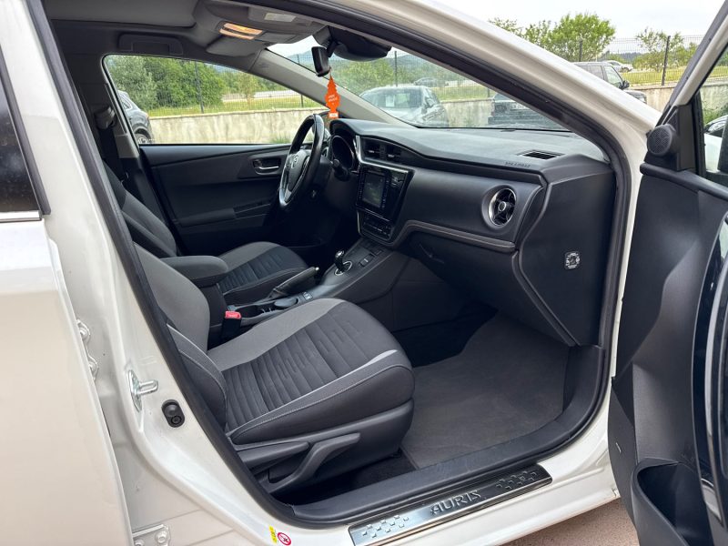 TOYOTA AURIS 2016