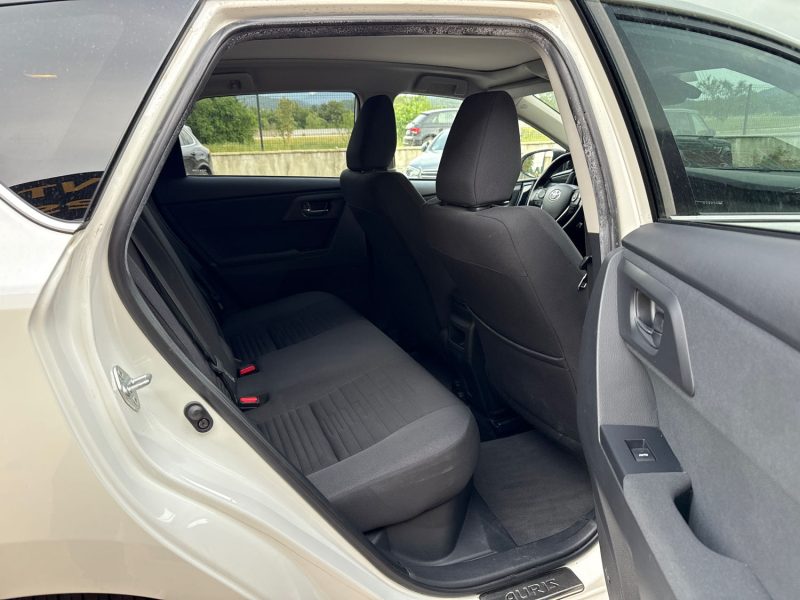 TOYOTA AURIS 2016