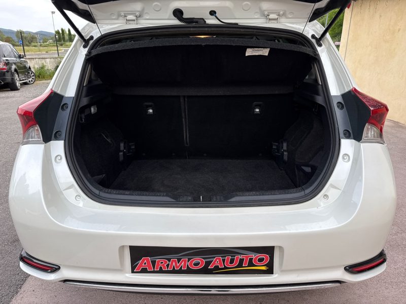 TOYOTA AURIS 2016