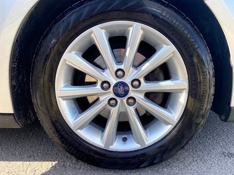 FORD FOCUS 1.0i 125CV TITANIUM 