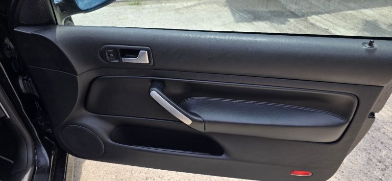 VOLKSWAGEN GOLF IV R32 241CV 2003