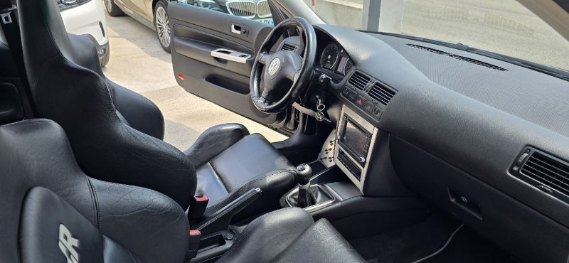 VOLKSWAGEN GOLF IV R32 241CV 2003
