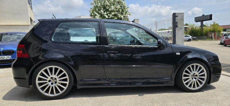VOLKSWAGEN GOLF IV R32 241CV 2003