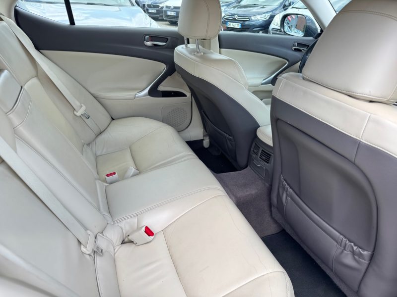 LEXUS IS200 2.2D 150CH 2011