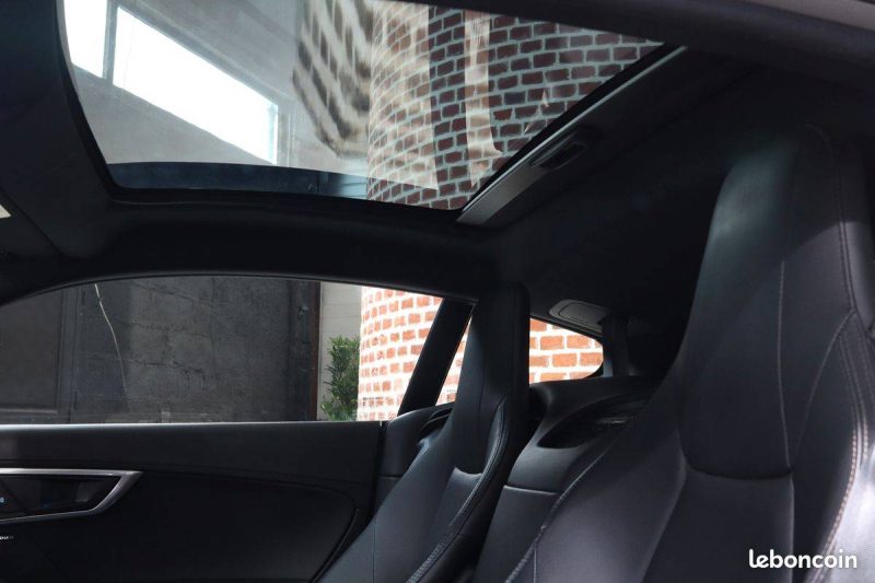 Jaguar F-Type R-Dynamic 3.0 L V6 340 ch ( Echappement sport, Toit panoramique, Système audio Meridia