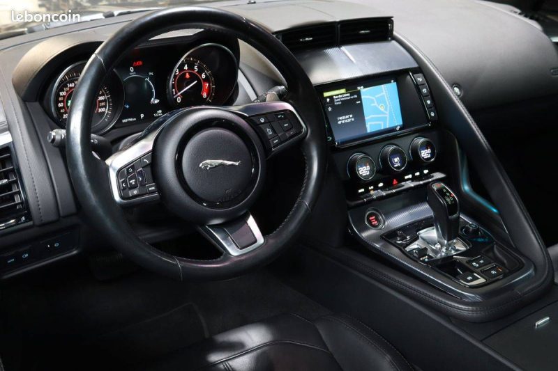 Jaguar F-Type R-Dynamic 3.0 L V6 340 ch ( Echappement sport, Toit panoramique, Système audio Meridia