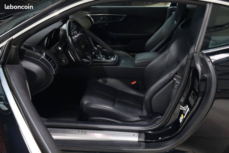 Jaguar F-Type R-Dynamic 3.0 L V6 340 ch ( Echappement sport, Toit panoramique, Système audio Meridia