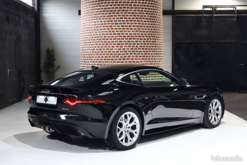Jaguar F-Type R-Dynamic 3.0 L V6 340 ch ( Echappement sport, Toit panoramique, Système audio Meridia