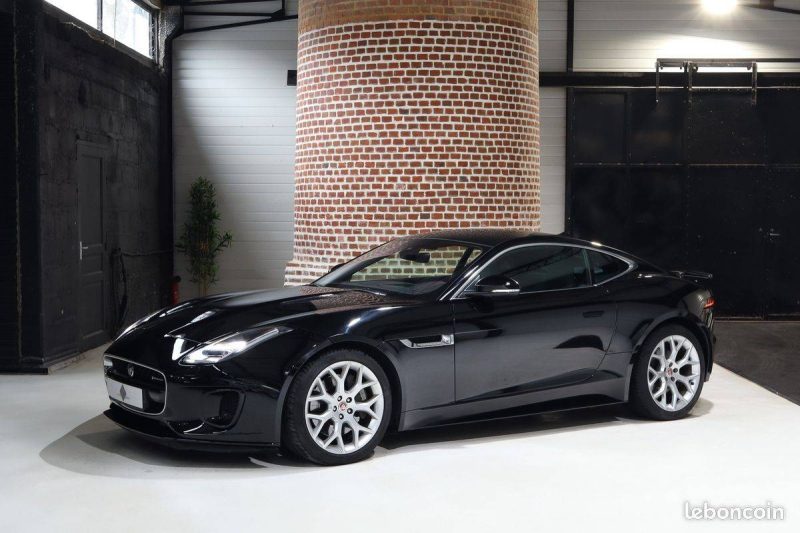 Jaguar F-Type R-Dynamic 3.0 L V6 340 ch ( Echappement sport, Toit panoramique, Système audio Meridia