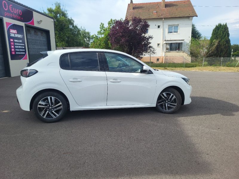 PEUGEOT 208 2020
