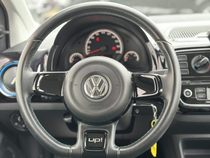 VOLKSWAGEN UP! 2015