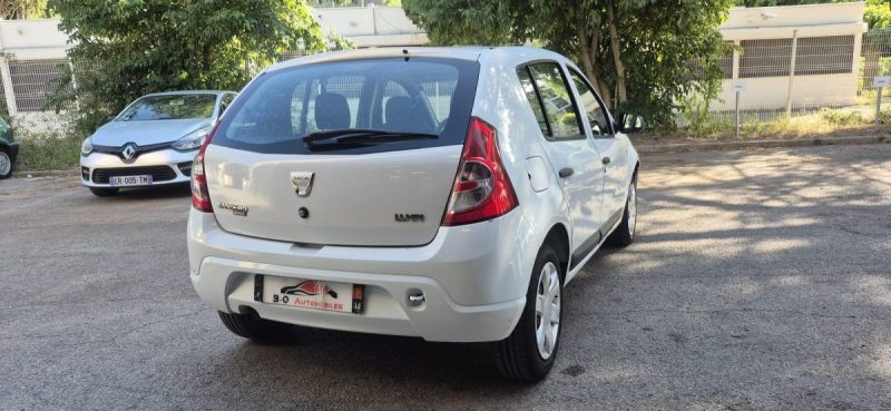Dacia Sandero 1.4l i 75ch, blanche, *Climatisation*, *Distribution faite*, *Idéale jeune conducteur*