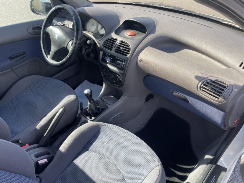 PEUGEOT 206 2002