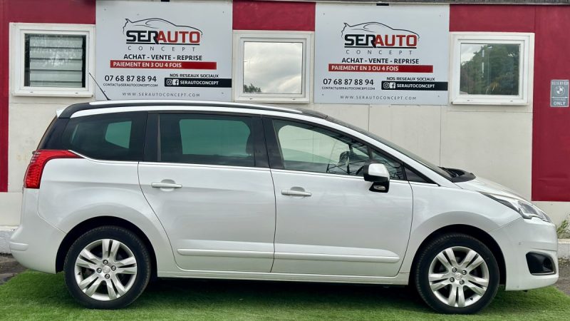 PEUGEOT 5008 2015