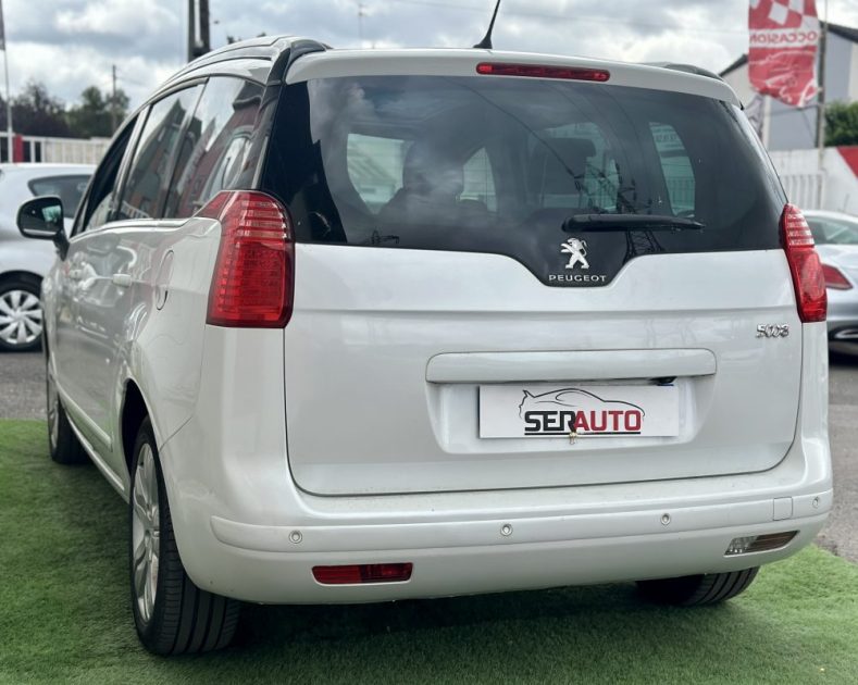 PEUGEOT 5008 2015