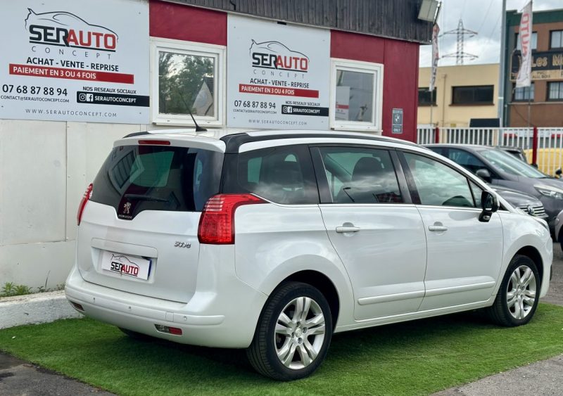 PEUGEOT 5008 2015